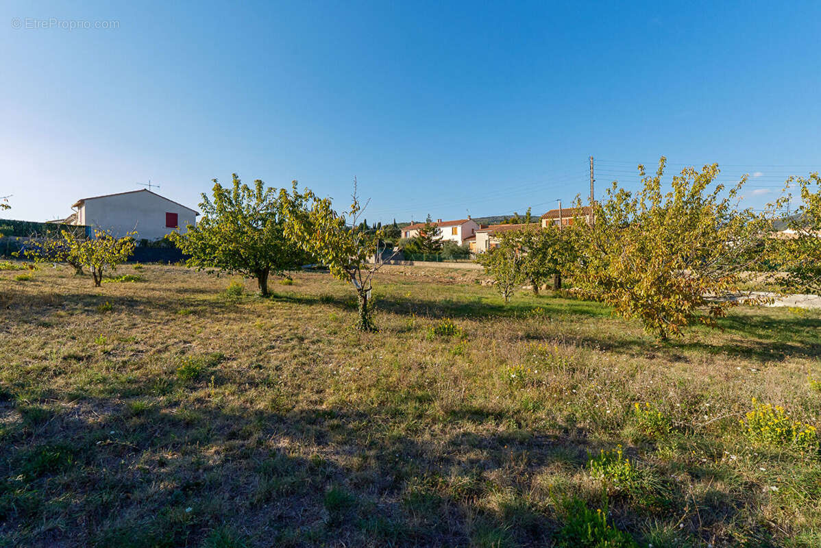 Terrain à CARCASSONNE