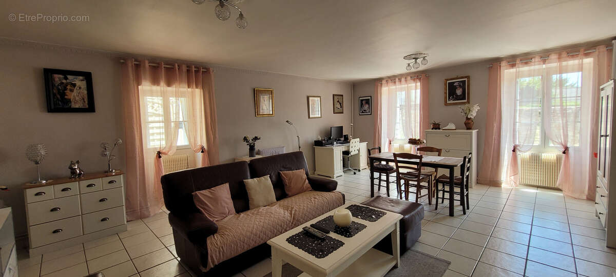 Maison à CHAMPIGNY-SUR-VEUDE