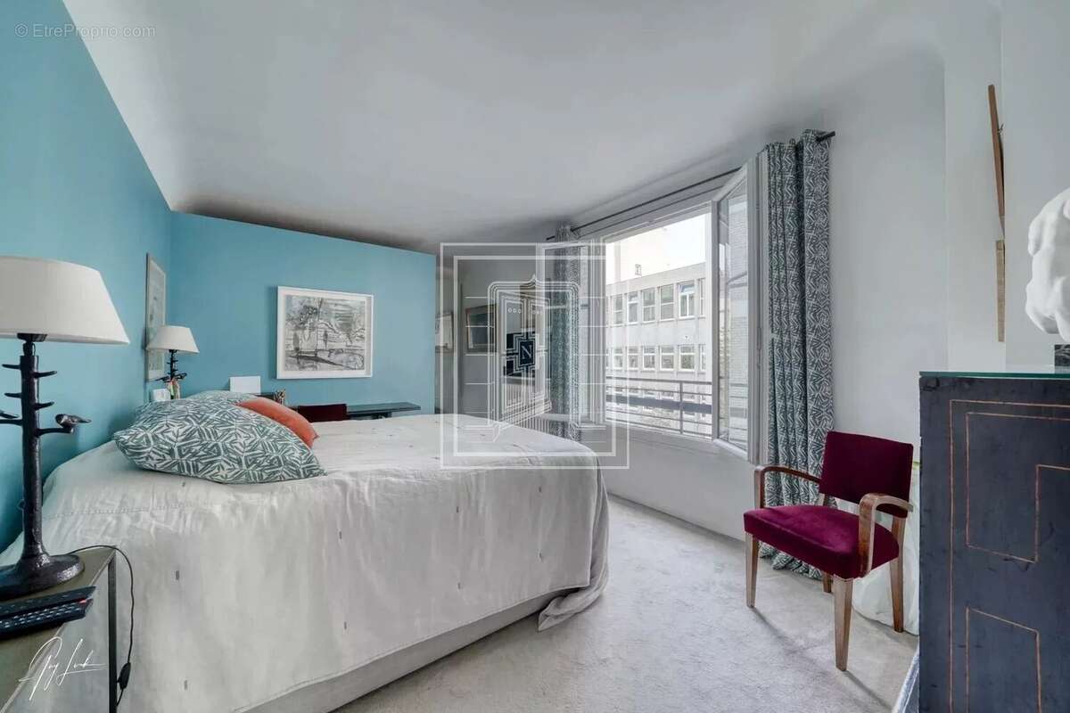 Appartement à PARIS-16E