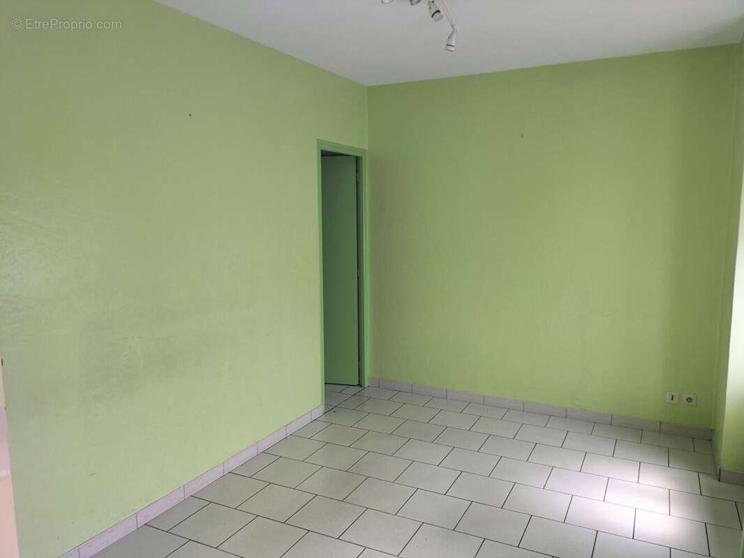 Commerce à TONNAY-CHARENTE