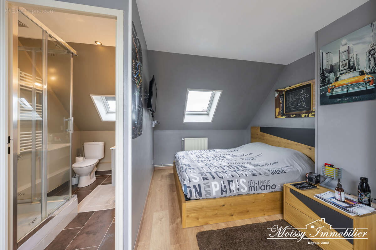 Maison à MOISSY-CRAMAYEL