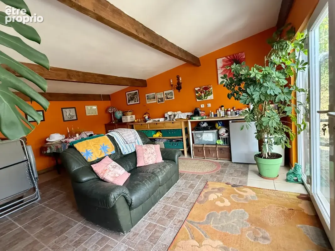 Maison de caractère avec piscine et nombreuses dépendances dans un environnement paisible - photo 17