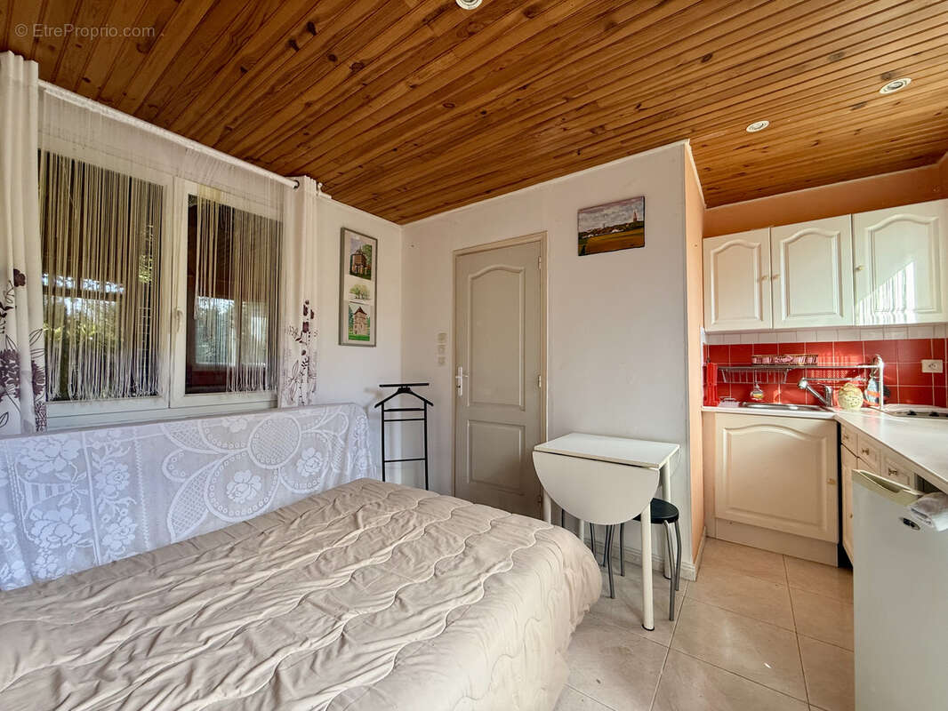 Maison à SAINTE-FOY-DE-PEYROLIERES