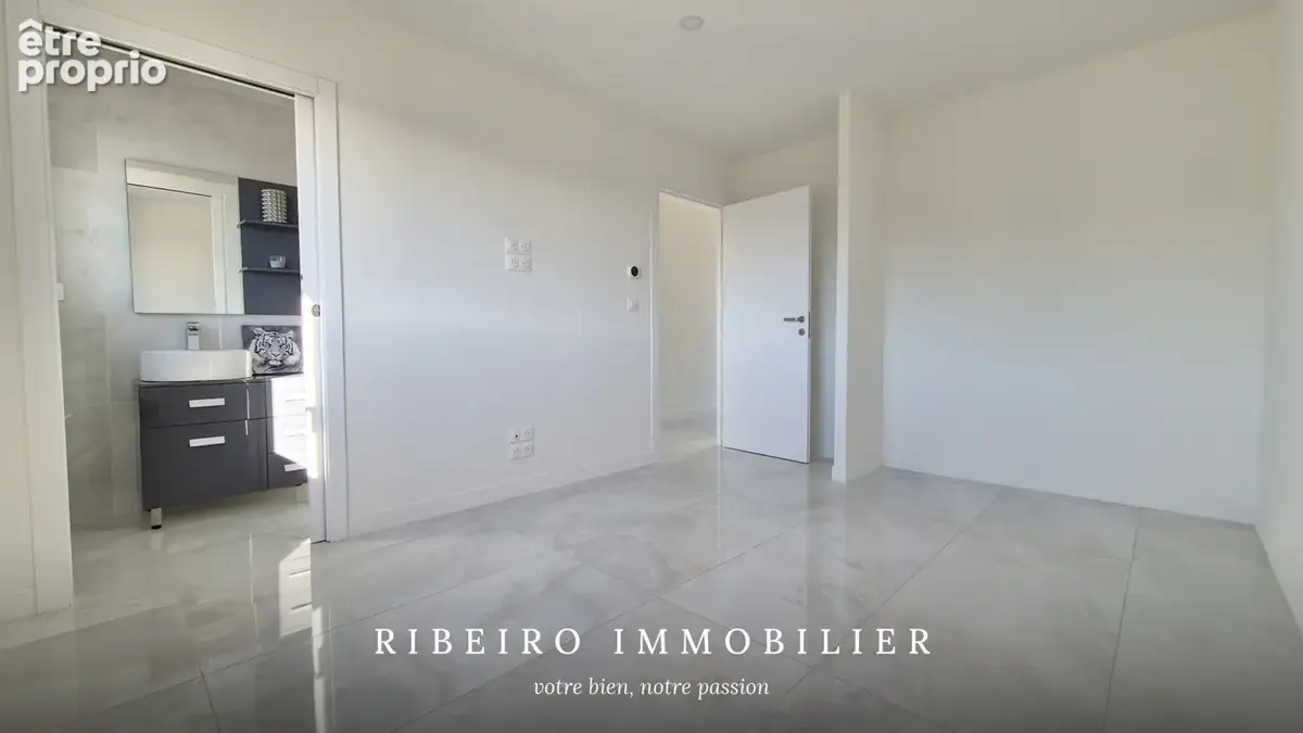 Villa contemporaine à vendre à Agde - piscine, 4 suites, vue sur jardin. - photo 7
