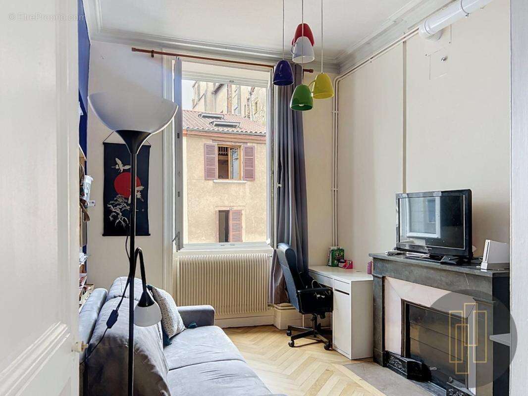 Exclusivité - Rue Nationale - Appartement de type 4  rénové de 108.83 m² - photo 6