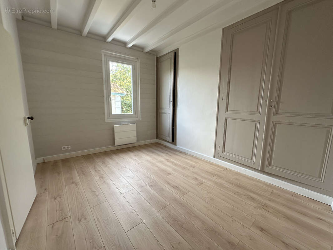 Maison à LA ROCHE-CHALAIS