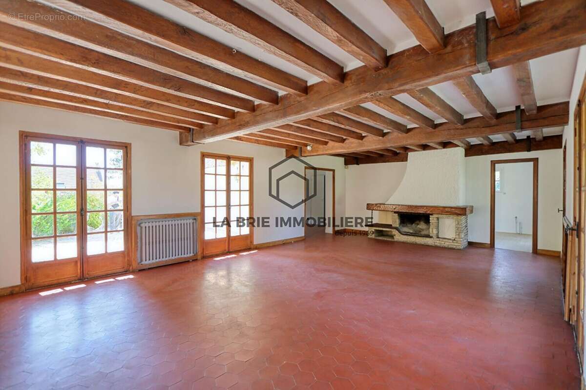 Maison 193 m² à Mandres-Les-Roses  - photo 4