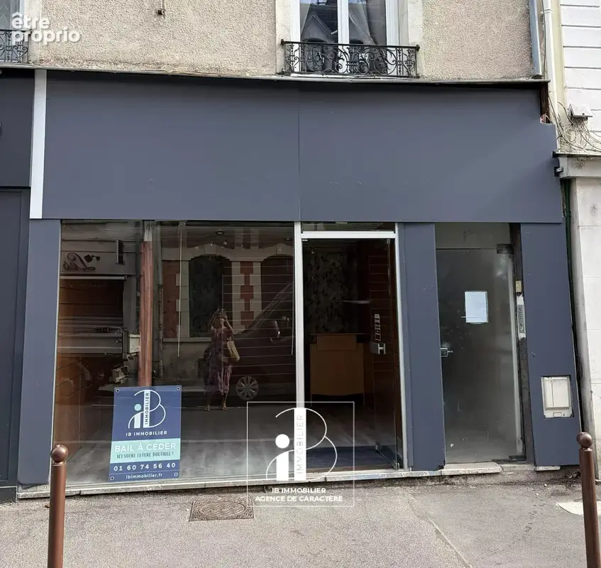 Fontainebleau centre local de 21m² avec cave de 25 m² - photo 2