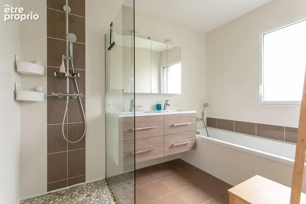 Maison Mouzillon 6 P . 4 Chs . Bureau . 138.77 M² . T 681 M² . Garage . Terrasse . Balcon - photo 9