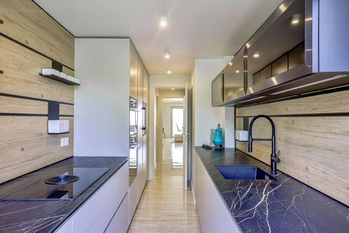 Cannes, Basse Californie - Appartement 4 pièces vue mer  111 m² - photo 36