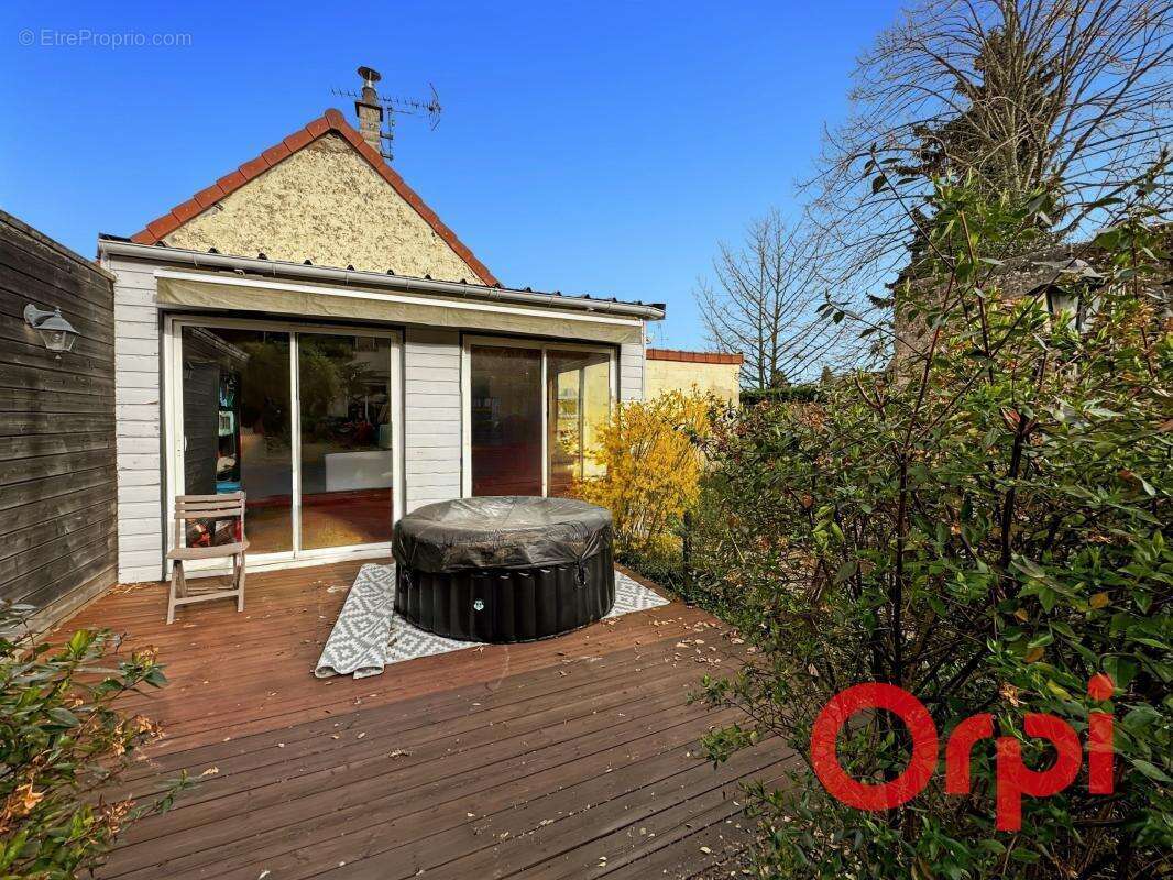 Maison à SAINT-BONNET-TRONCAIS