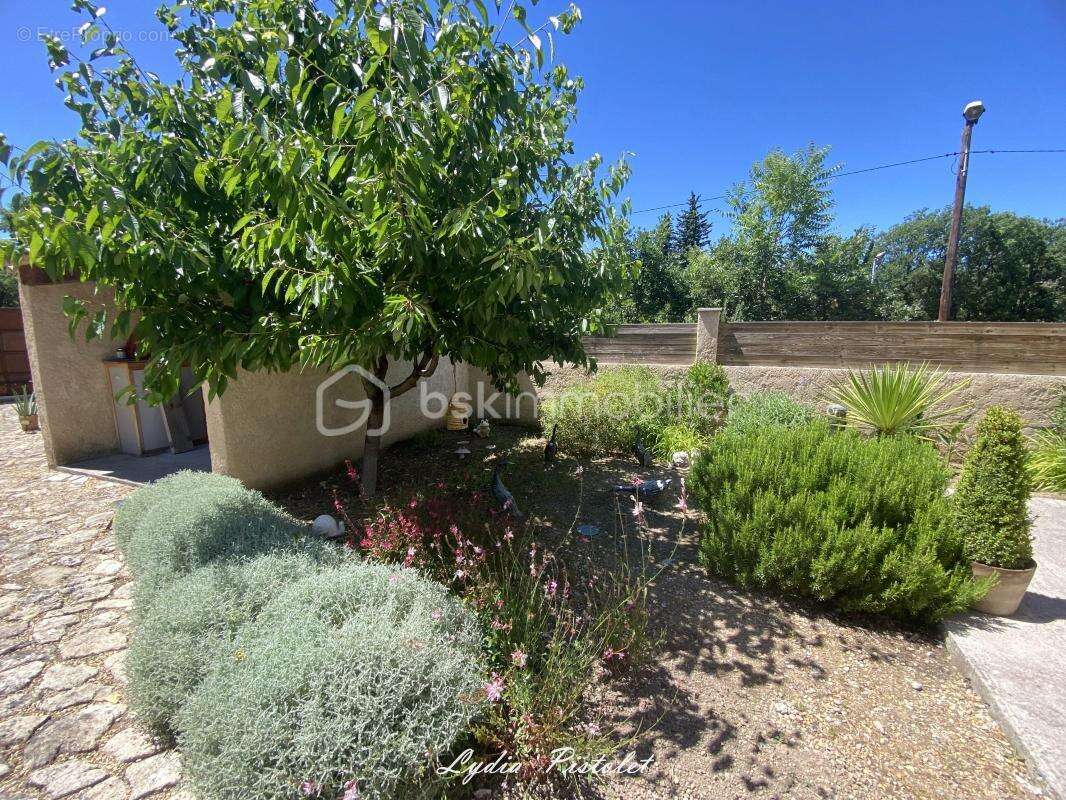 NOUVEAU - EN EXCLUSIVITÉ À Apt en Luberon (84400) - Une maison récente au charme authentique de la Provence - photo 8