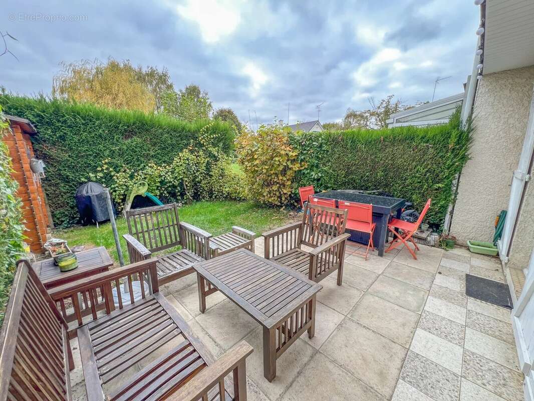 Maison à LE MESNIL-SAINT-DENIS