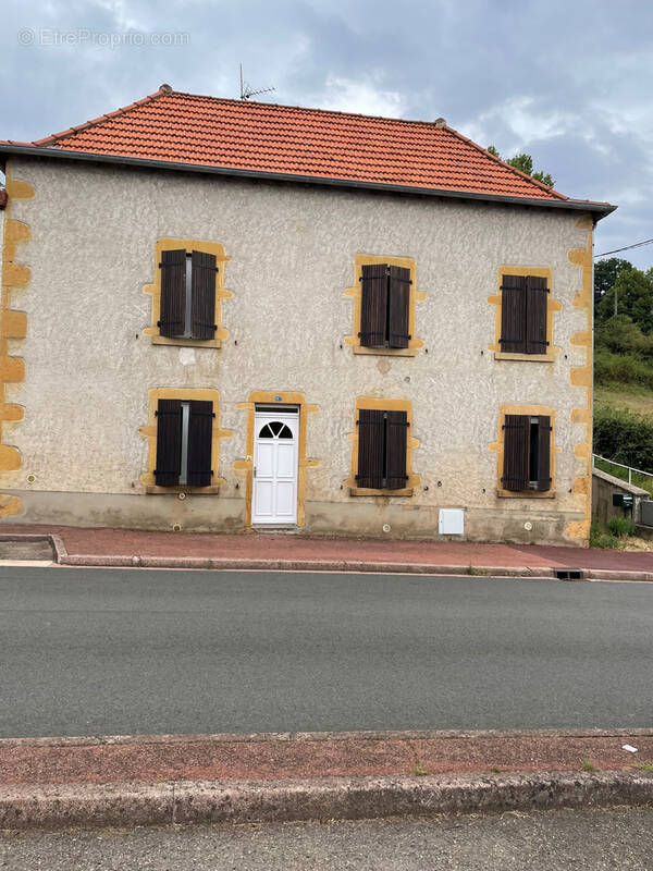 Maison à SAINT-DENIS-DE-CABANNE