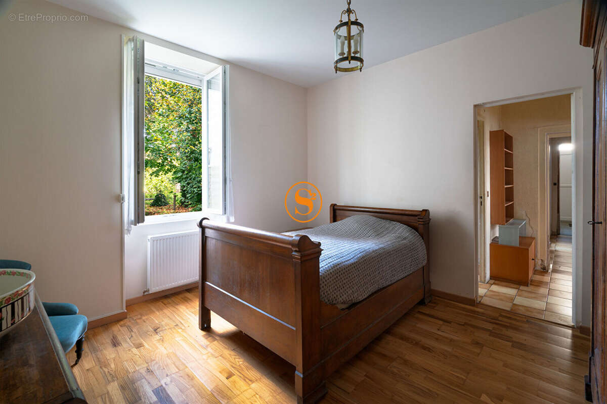 Maison à LA CHAPELLE-EN-SERVAL