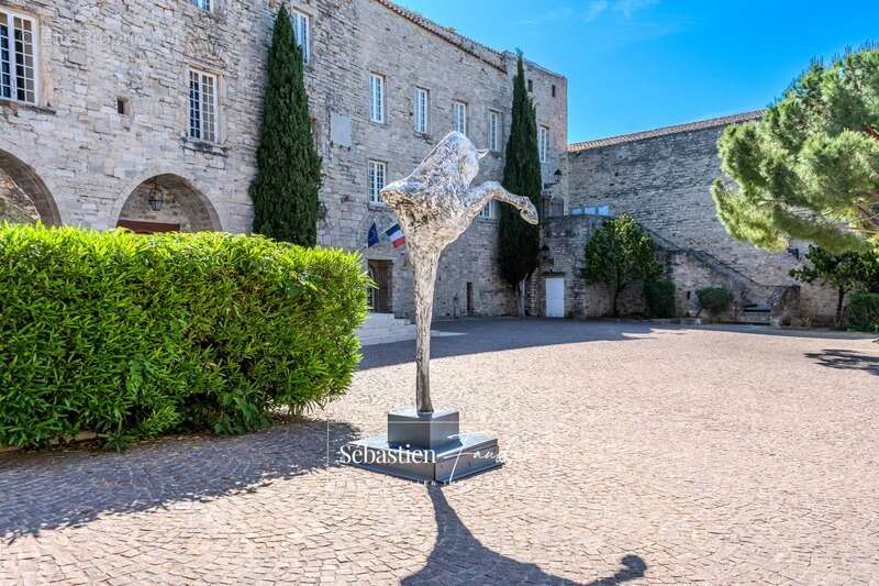 Commerce à LE CASTELLET