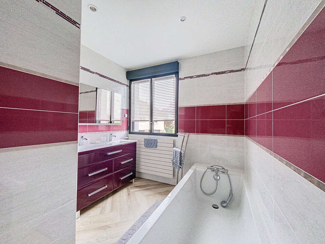 Maison à DONVILLE-LES-BAINS