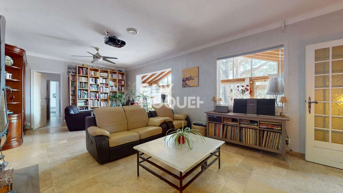 Secteur de Saint Antoine  , l'Isle-sur-la-Sorgue  - 167m² - 2450m² de terrain - photo 7