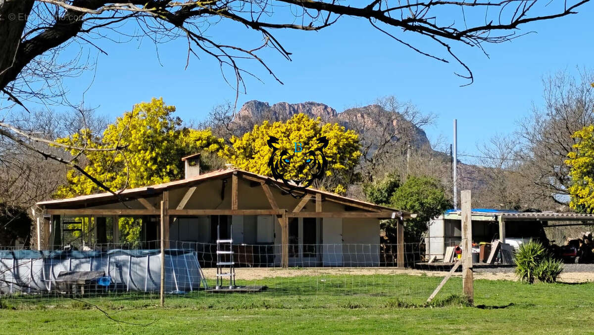 Maison à ROQUEBRUNE-SUR-ARGENS