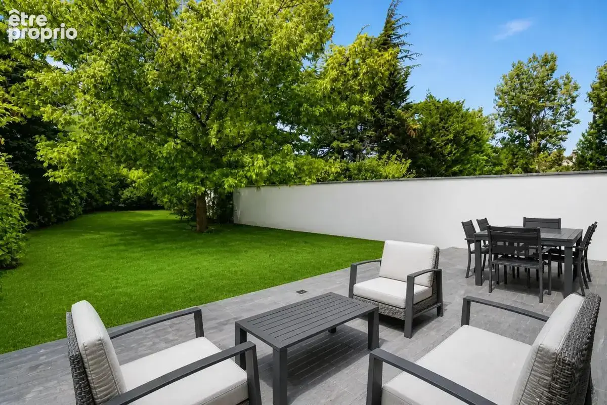 Maison de 9 pièces de 262 m² à Enghien-les-Bains - photo 4
