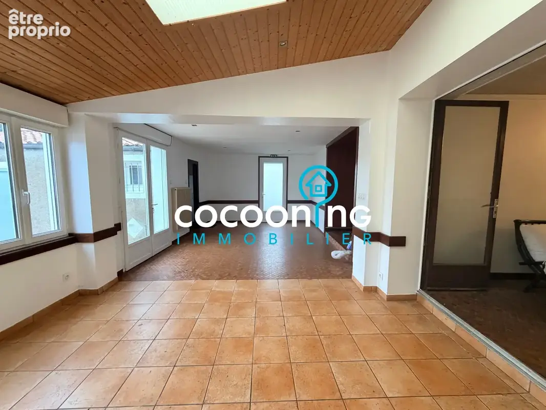 Maison en plein coeur de bourg - photo 4