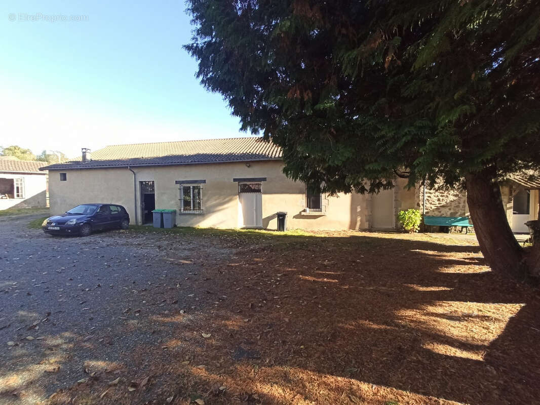 Commerce à SEREILHAC