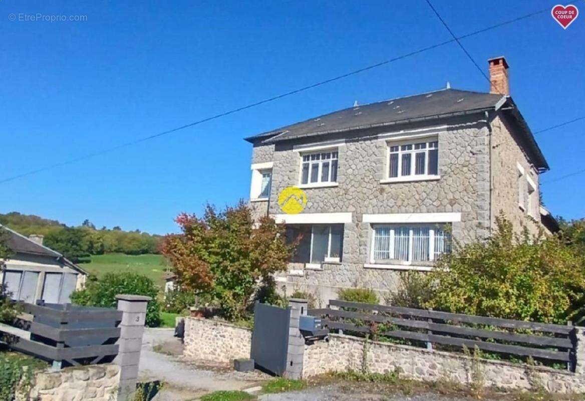 Maison à SAINT-ETIENNE-DE-FURSAC