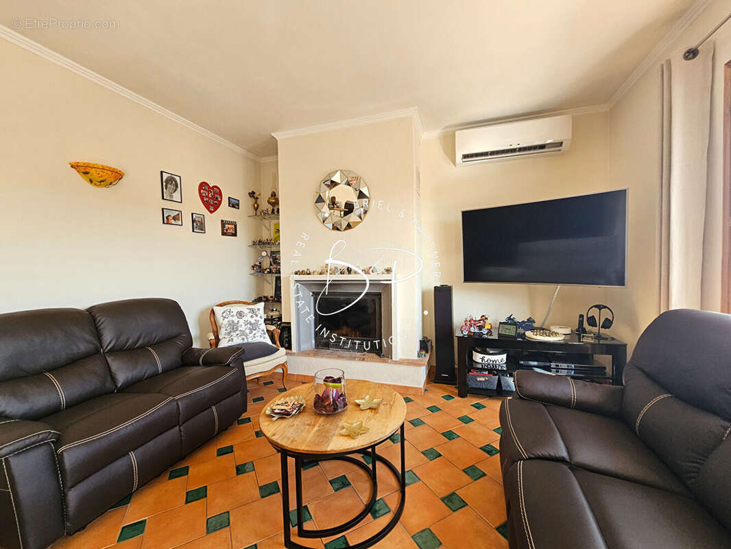 Maison à ENTRECASTEAUX