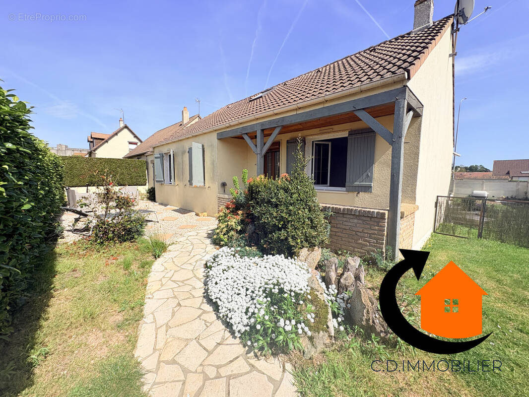 Maison à COURVILLE-SUR-EURE