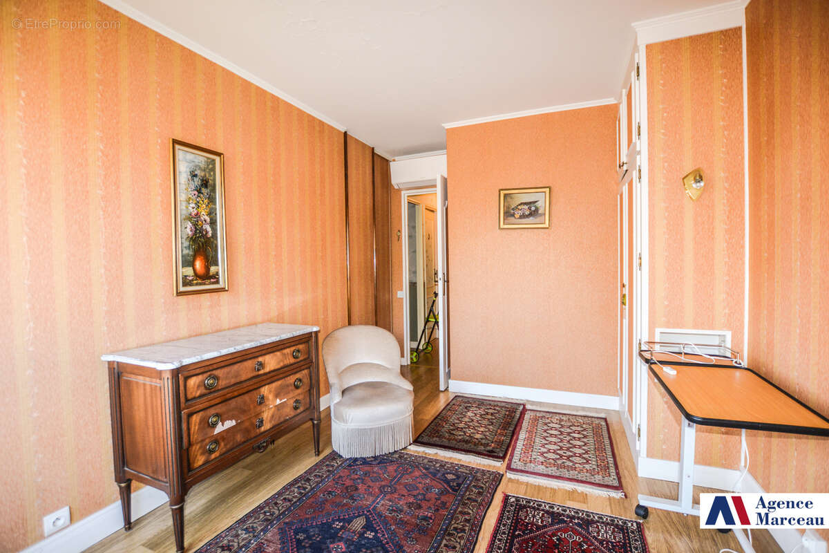 Appartement à COURBEVOIE