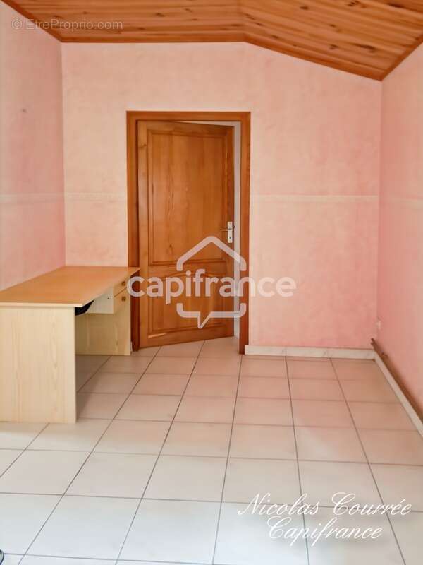 Maison à vendre dans le secteur mellois, idéale en résidence principale ou maison de campagne, pour les amateurs de calme, d’esp - photo 5