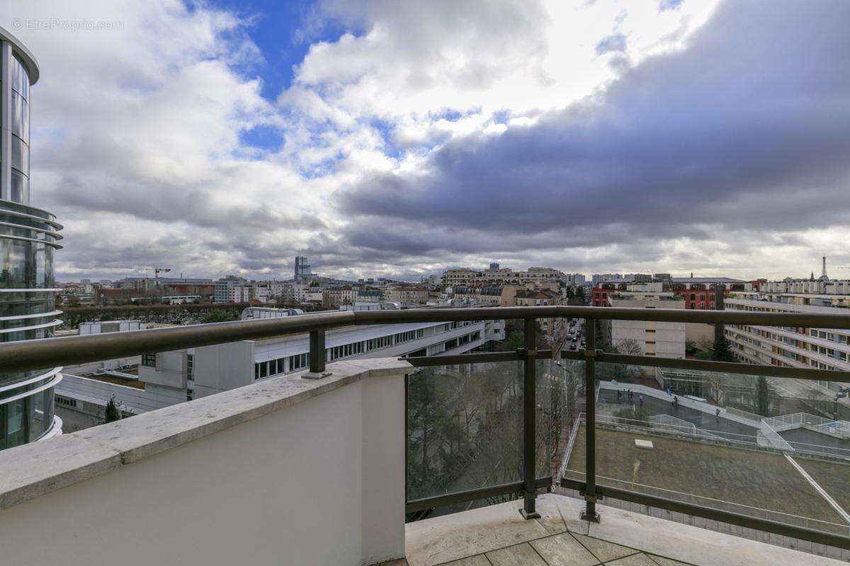 Appartement à LEVALLOIS-PERRET