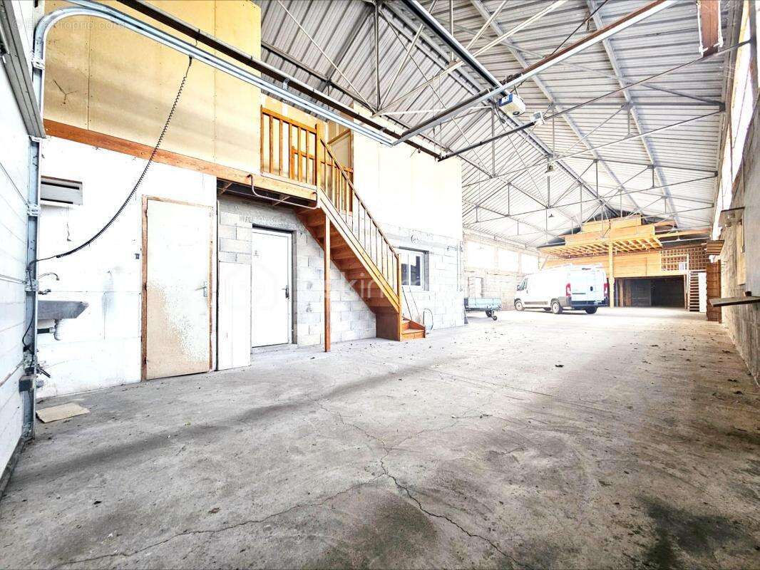 EXCEPTIONNELLE : Charme, espace et fort potentiel - 4 chambres dont une suite parentale - Piscine chauffée - Dépendances aménage - photo 24