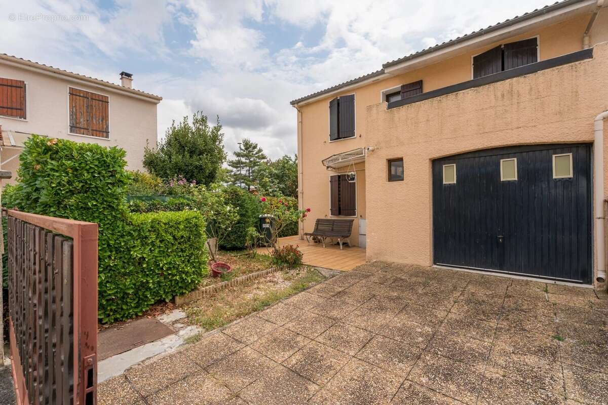 Maison mitoyenne T5 avec jardin - photo 5