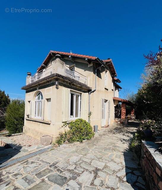 Maison à COURS-LA-VILLE