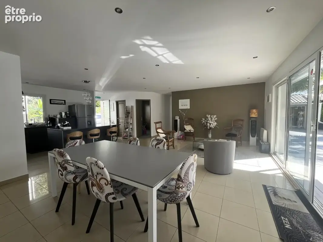 TESTE DE BUCH  - Villa de 168m2 avec piscine, garage, jardin et un appartement indépendant - photo 5