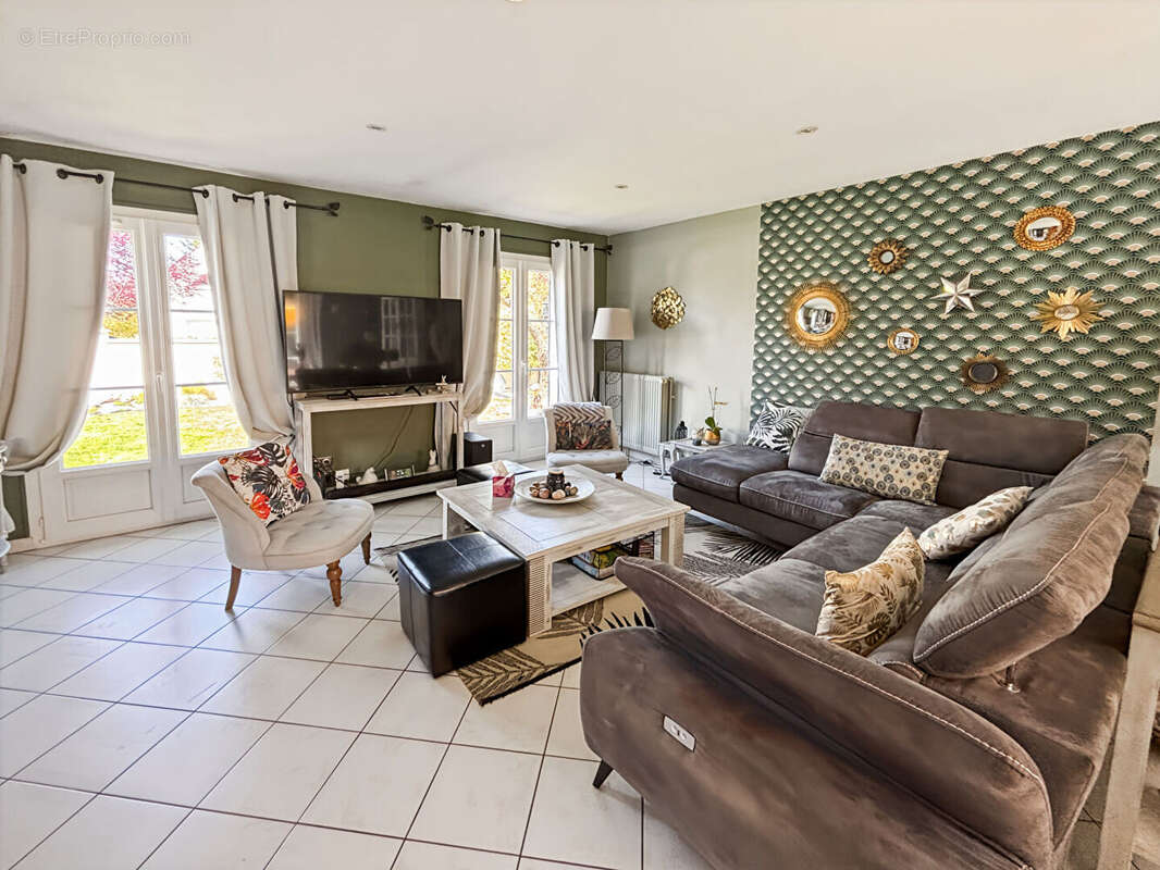 Maison à VAUX-LE-PENIL