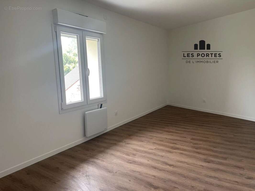 Maison à D&#039;HUISON-LONGUEVILLE