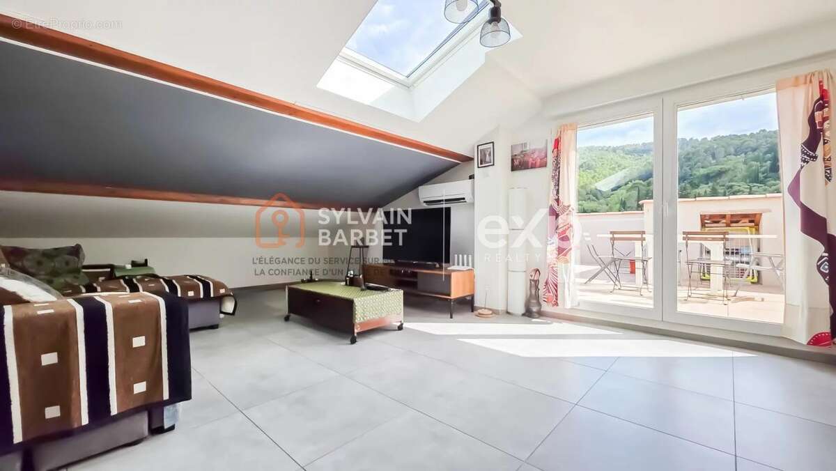 Appartement à SOLLIES-PONT