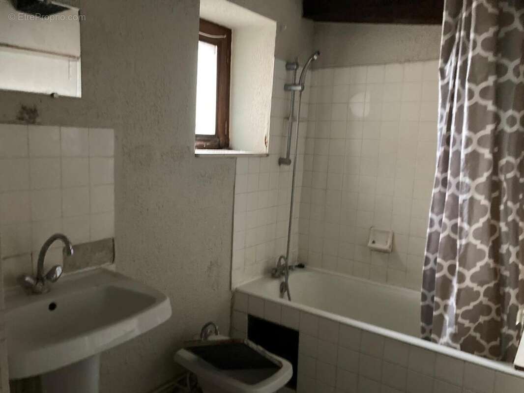 sdb - Maison à CAHORS