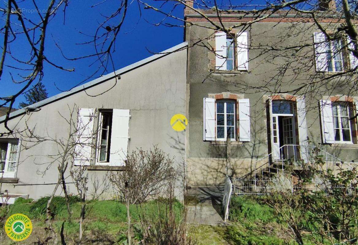 Maison à BONNAT