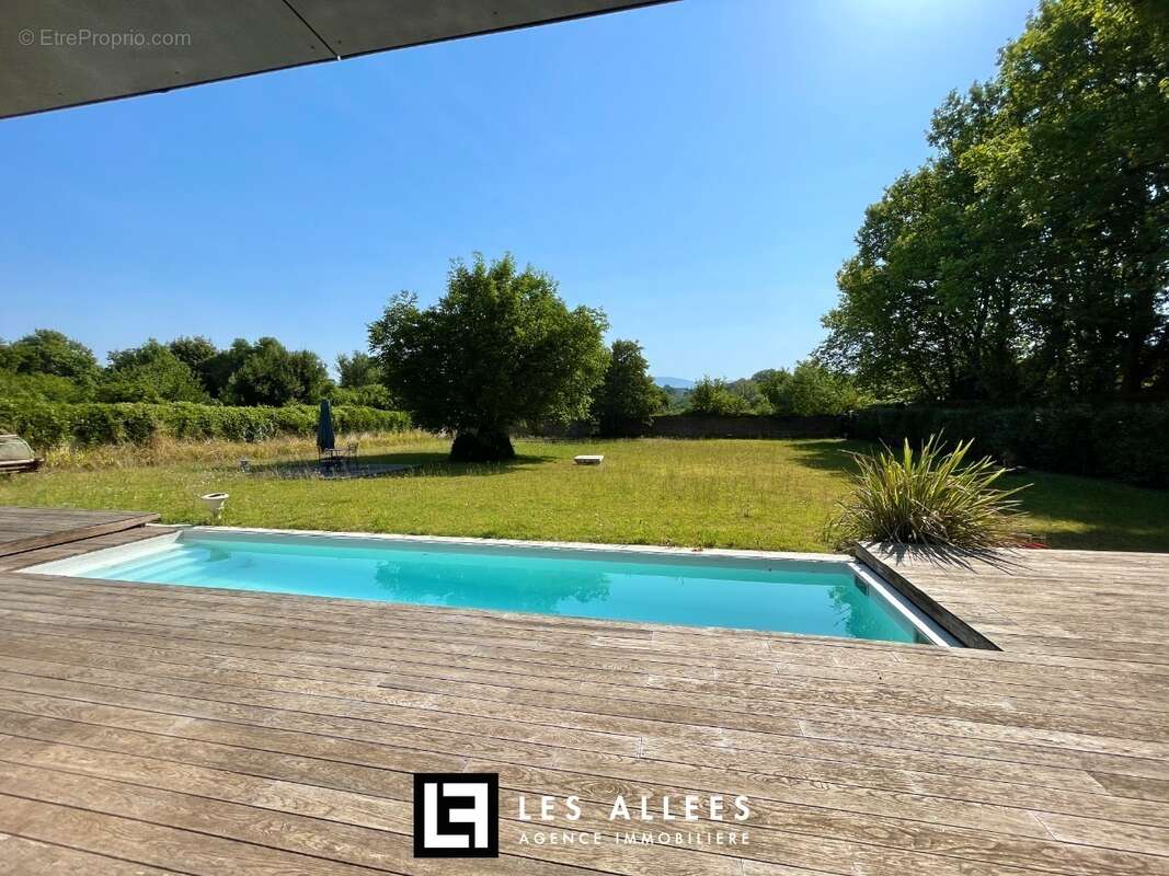 Maison 226 m² à Grignan  - photo 5