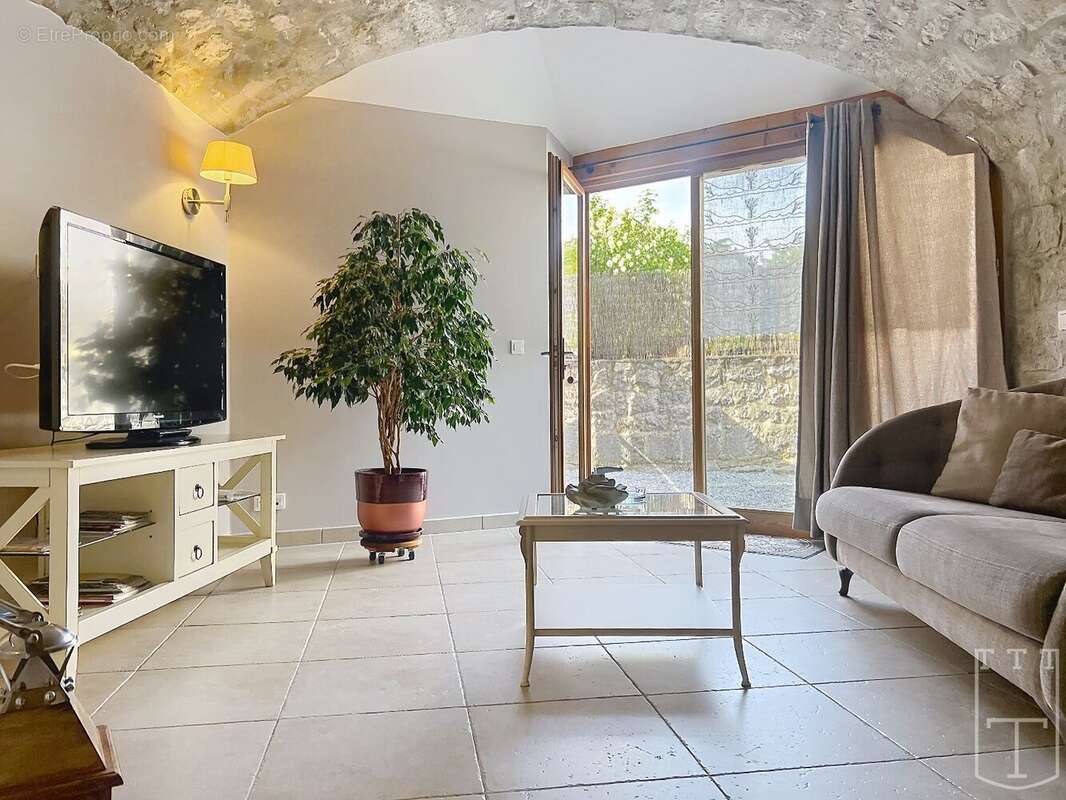 Maison à SAINT-ALBAN-AURIOLLES