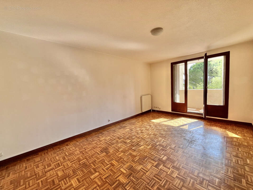 Aix en Provence, Appartement T3 de 60m2 dans résidence sécurisée avec ascenseur. Parking et cave. - photo 5