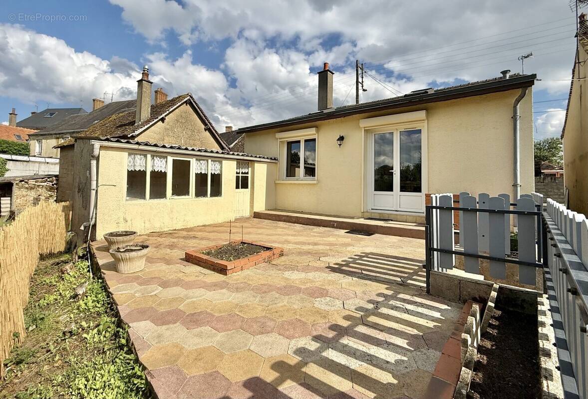 Maison à BONNETABLE
