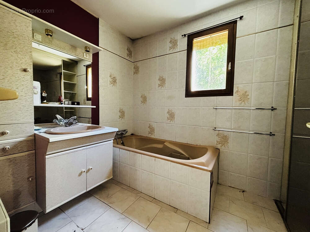 Maison 5 pièces avec Mazet totalisant 155m2 sur une parcelle de 500m2 - photo 16
