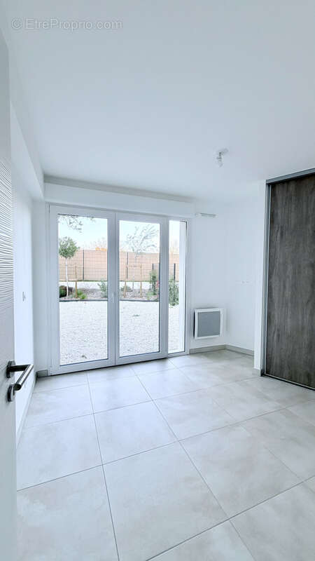 Appartement à VIC-LA-GARDIOLE