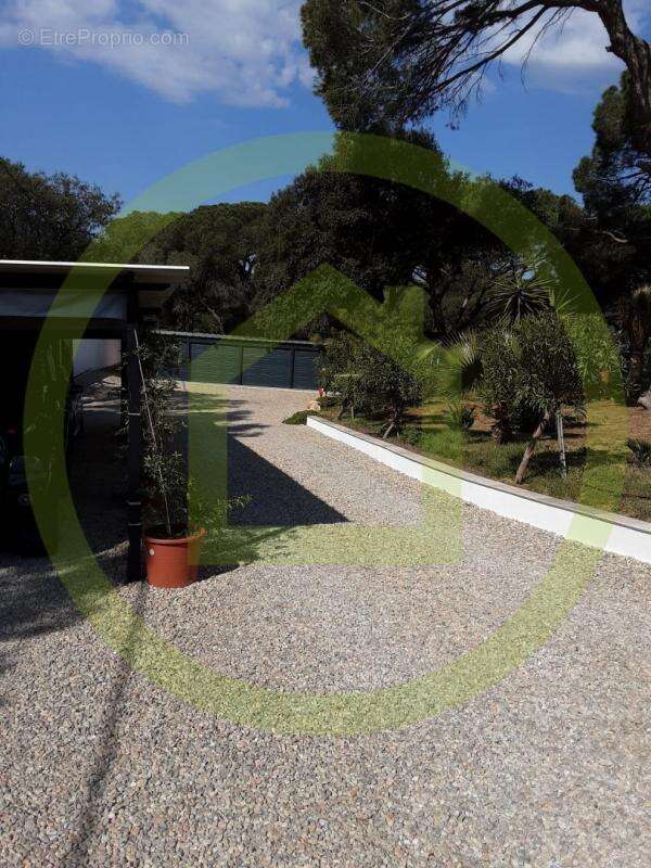 Maison à ROQUEBRUNE-SUR-ARGENS