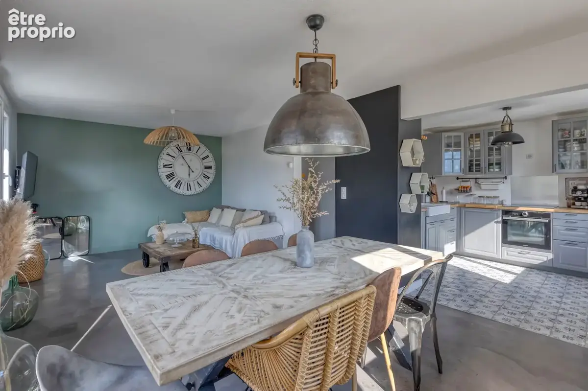 VIZILLE - Maison de 92m2 habitables + 60 m2 utiles, rénovée avec goût, disposant d'une vue dégagée et de beaux - photo 4