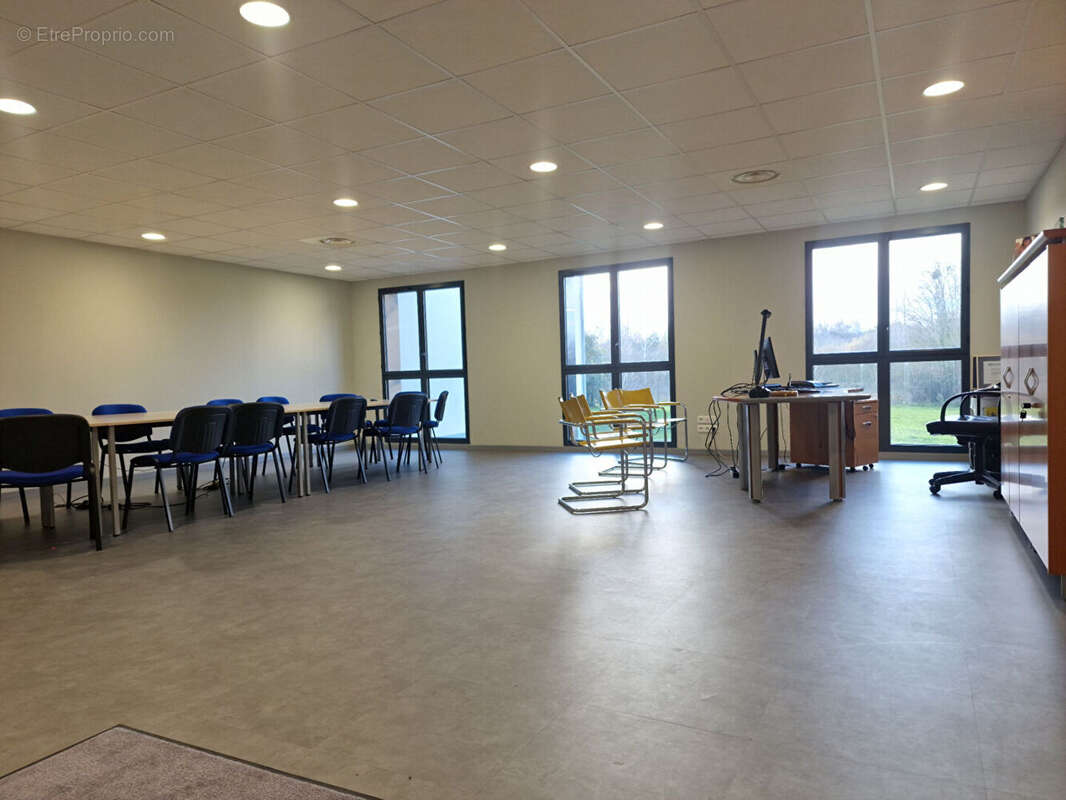 Commerce à LA CHAPELLE-EN-SERVAL